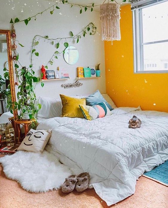 Fresh Look Small Bedroom with Plants